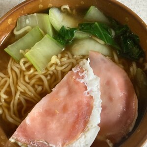 インスタントプラス♪我が家の“ハムエッグラーメン”